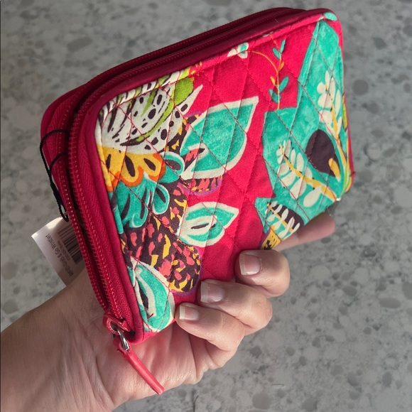 Vera Bradley RFID Red Patterned Grab & Go wristlet Rumba - Picture 6 of 10